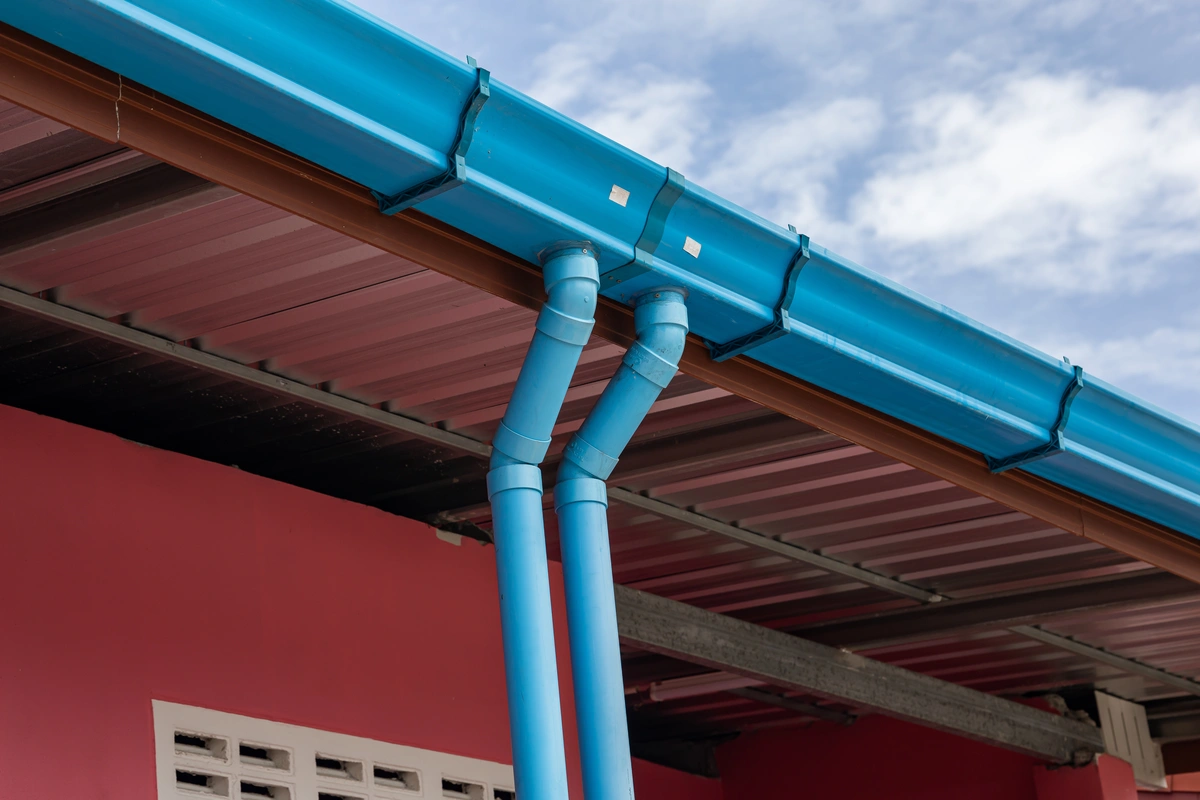 Vinyl vs Aluminum Gutters in Washington: Pros, Cons, and 2026 Costs