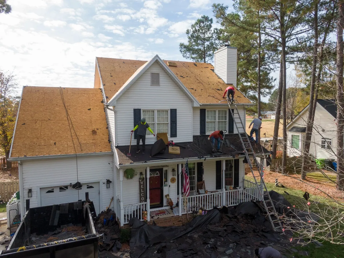 Best Time to Replace Roof (Season, Materials, & More)